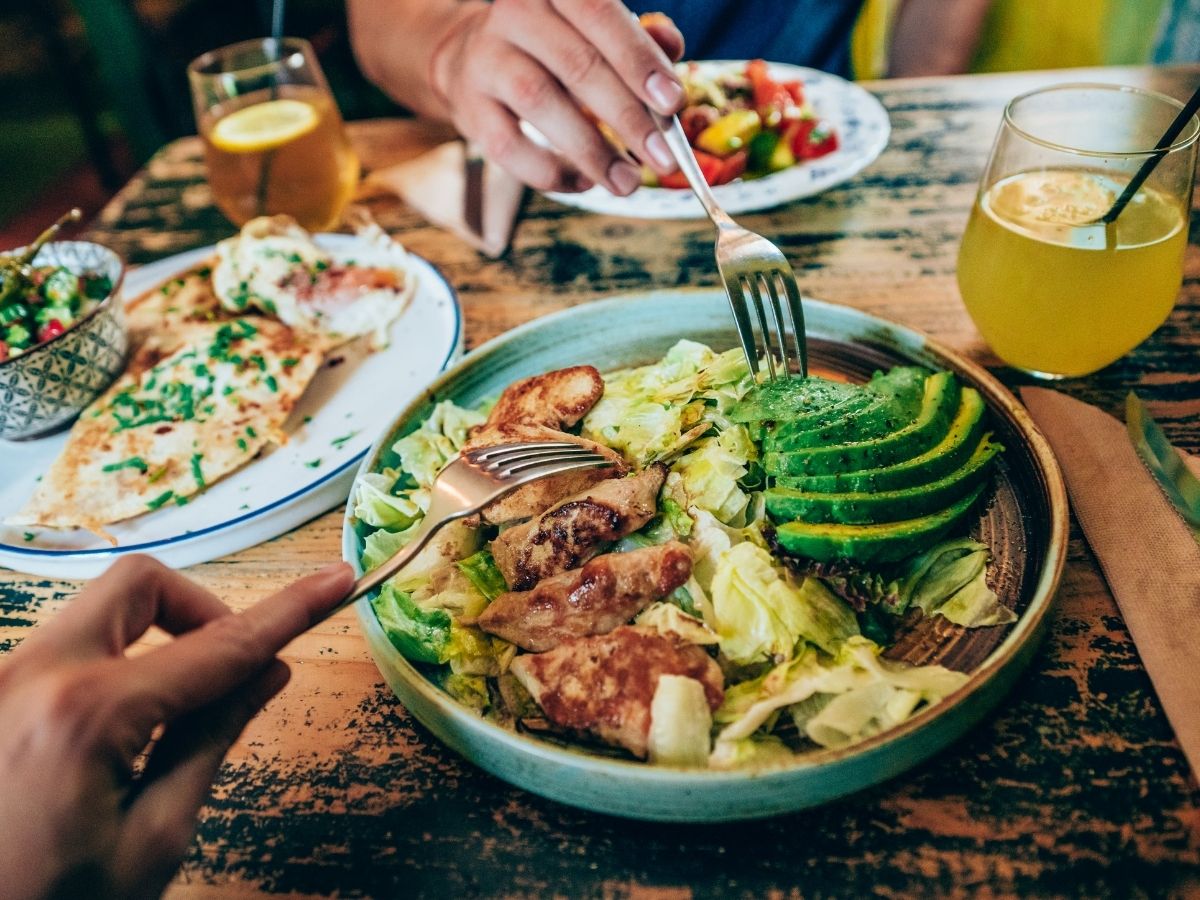 How to Eat Out Without Breaking Your Diet